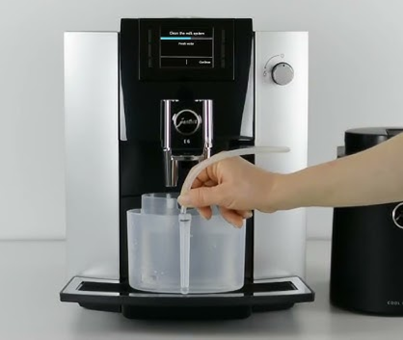 Descaling the Jura E6 is as simple as pushing a button and waiting for it to finish